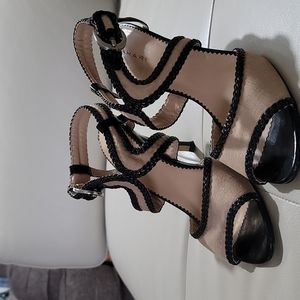 Tahari Lima Leather Tan (linen look) and Black Heels